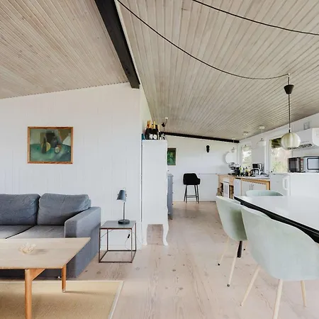 Ferienhaus Vacation With Sea Views - 200m From